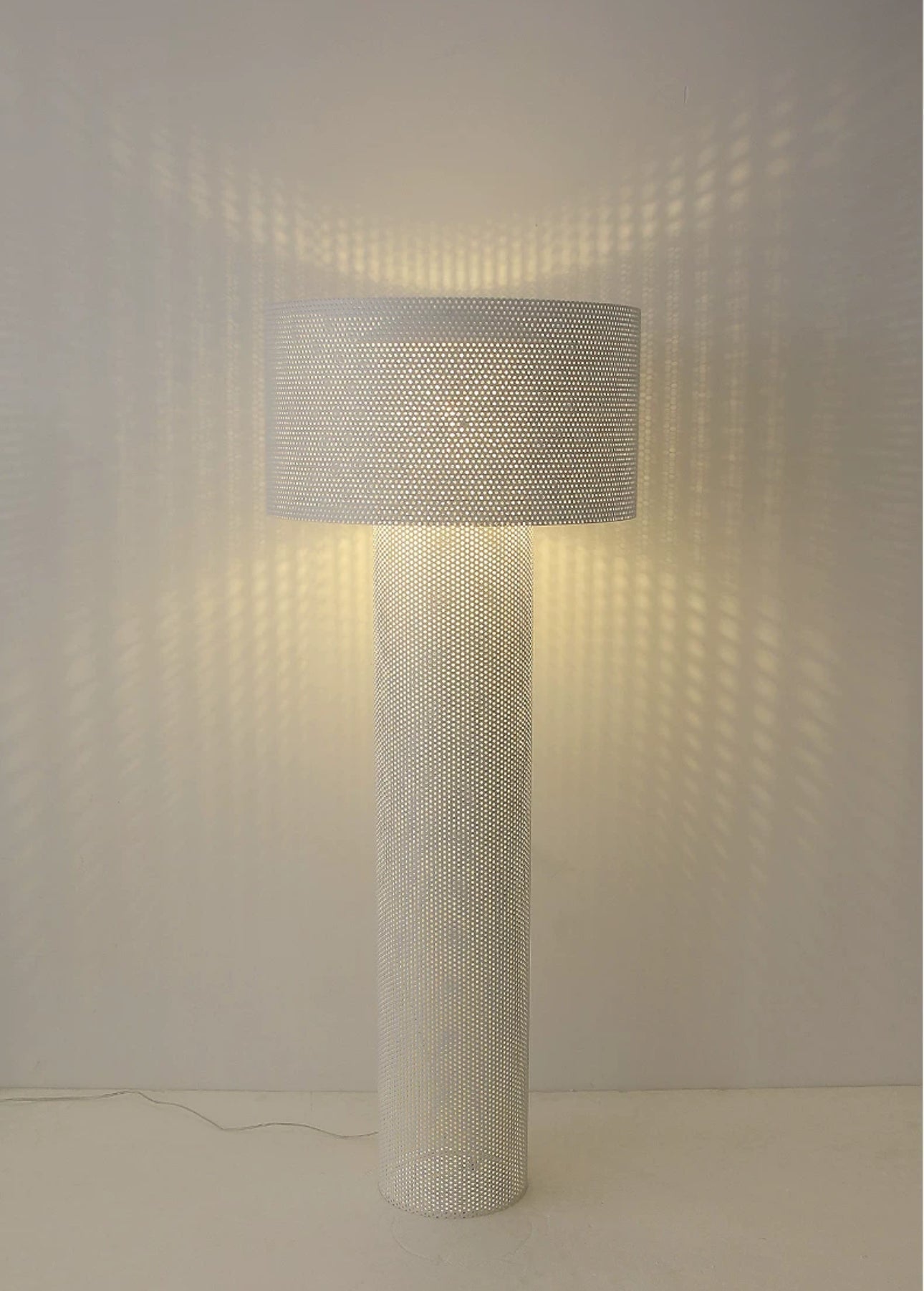 Luxury Mesh Floor Lamps with Cylindrical Design – Wabi-sabi Minimalist - Floor Lamps